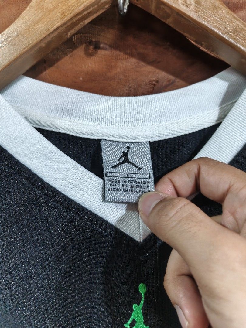 VINTAGE JORDAN TANK TOP (Category: Tshirts & Polo Shirts ) located in Tagum. Submitted by danelle_closet1106 (Listing ID 1470406242, Image 3). Description: AS NEW NO ISSUE SIZE:MEDIUM.