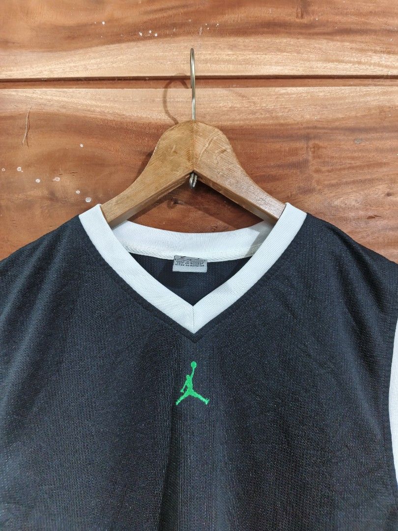 VINTAGE JORDAN TANK TOP (Category: Tshirts & Polo Shirts ) located in Tagum. Submitted by danelle_closet1106 (Listing ID 1470406242, Image 2). Description: AS NEW NO ISSUE SIZE:MEDIUM.