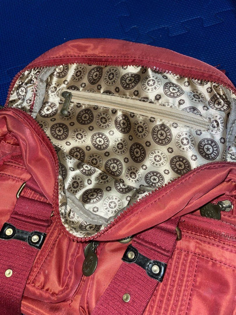 vintage kipling bag (Category: Shoulder Bags) located in Manila. Submitted by tophapi (Listing ID 1470507300, Image 3). Description: no issue no long strap.