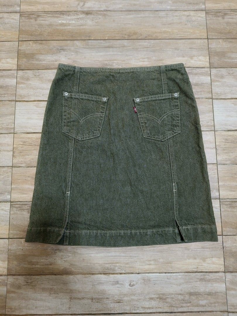Vintage Levis denim skirts (Category: Skirts) located in Siniloan. Submitted by talktotheroses (Listing ID 1470483835, Image 1). Description: like new no issue.
