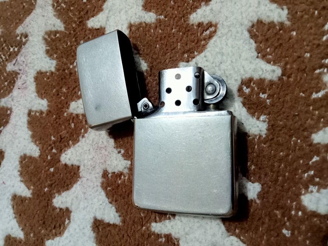 Vintage lighter 1991 Zippo Plain Silver P (Category: Vintage Collectibles) located in Quezon City. Submitted by classyaffordabest (Listing ID 1470360685, Image 3). Description: 1991 year For daily use.