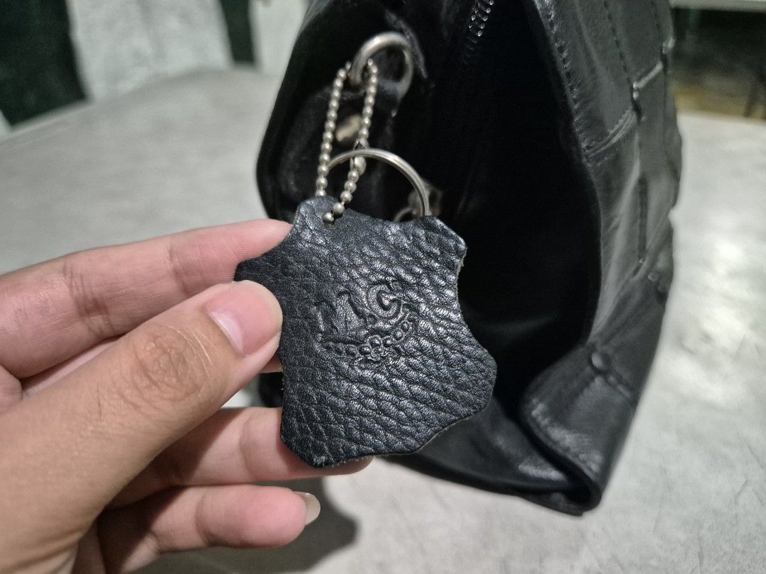 Vintage MCM Bag (Category: Luxury Bags & Wallets) located in Mandaluyong City. Submitted by marieeeeeflor (Listing ID 1470452223, Image 3). Description: selling my 1990s MCM bag for 16k. slightly negotiable mop: gcash or maribank mod: lalamove.