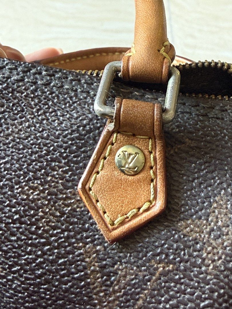 Vintage nano speedy (Category: Luxury Bags & Wallets) located in Cebu City. Submitted by kateyuu08 (Listing ID 1470388013, Image 3). Description: Letting this go🥺 Nice patina No cracks but expect wear. smell is okay I used this bag rain or shine hahaha I got it in japan 2nd hand market. Can send more photos .