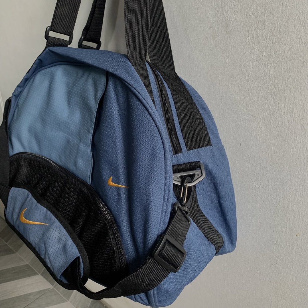 Vintage Nike Gym Duffel Bag (Category: Backpacks) located in Manila. Submitted by arxxxm (Listing ID 1470537485, Image 3). Description: Vintage Nike Duffel Bag 20" length 13" height excellent condition extra 2 pockets front 1500 + sf 📥.