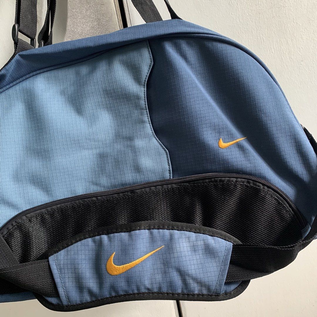 Vintage Nike Gym Duffel Bag (Category: Backpacks) located in Manila. Submitted by arxxxm (Listing ID 1470537485, Image 2). Description: Vintage Nike Duffel Bag 20" length 13" height excellent condition extra 2 pockets front 1500 + sf 📥.