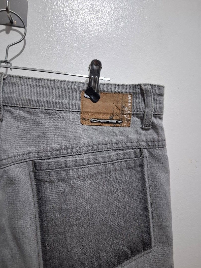Vintage oakley jorts size 34 (Category: Shorts) located in Tarlac. Submitted by christopher.24 (Listing ID 1470397033, Image 3). Description: excellent condition legit sample.