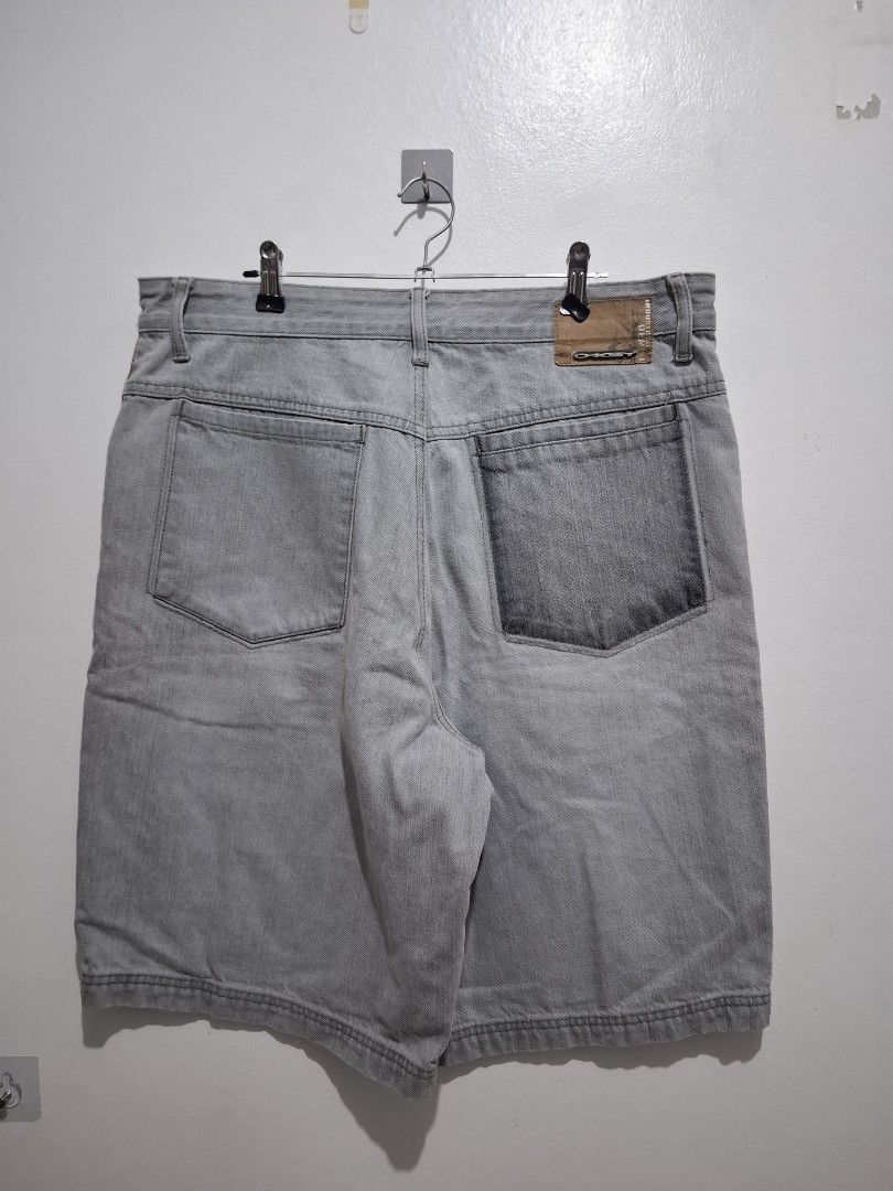 Vintage oakley jorts size 34 (Category: Shorts) located in Tarlac. Submitted by christopher.24 (Listing ID 1470397033, Image 2). Description: excellent condition legit sample.