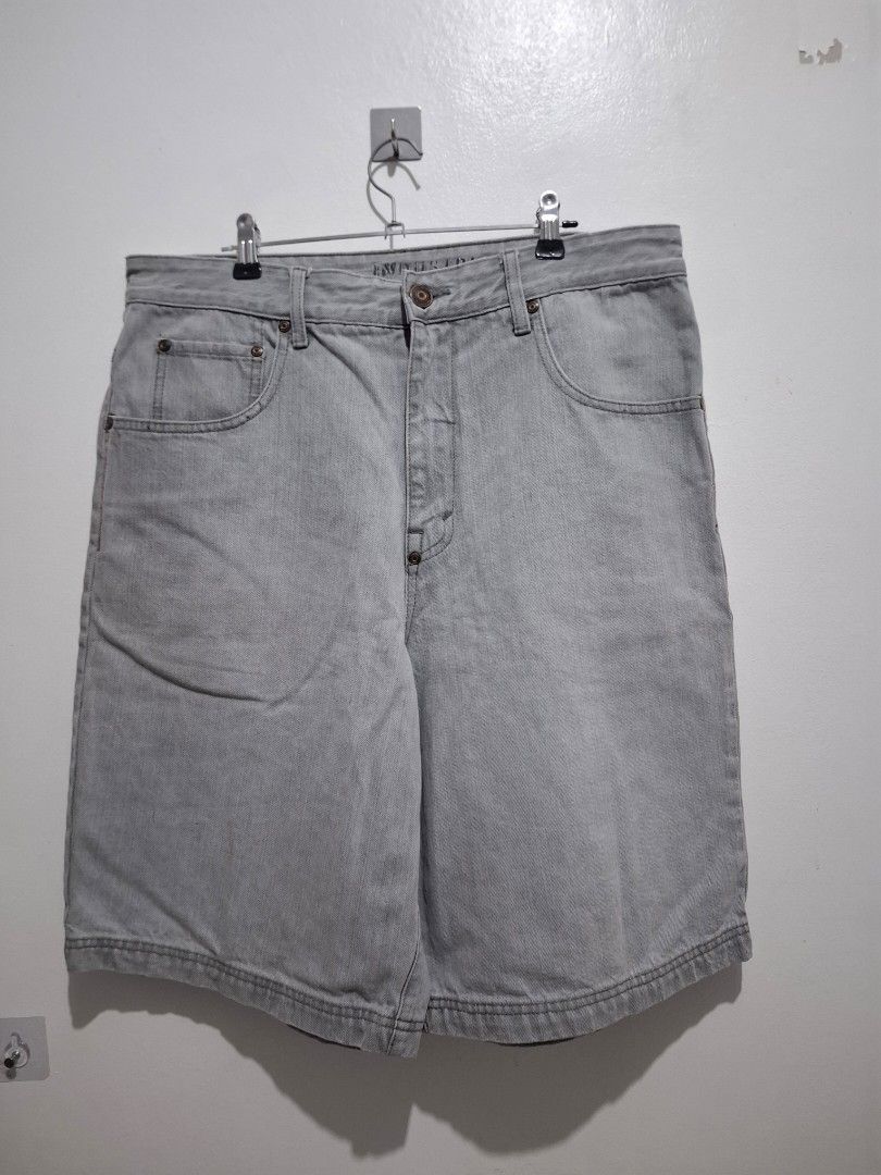 Vintage oakley jorts size 34 (Category: Shorts) located in Tarlac. Submitted by christopher.24 (Listing ID 1470397033, Image 1). Description: excellent condition legit sample.