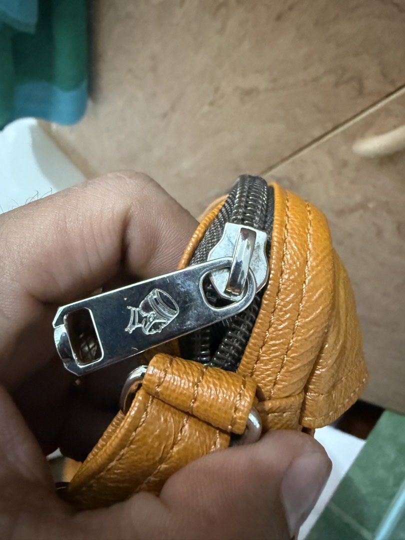 vintage porter (Category: Luxury Bags & Wallets) located in Maramag. Submitted by thriftshoesapparatus (Listing ID 1470487618, Image 3). Description: .