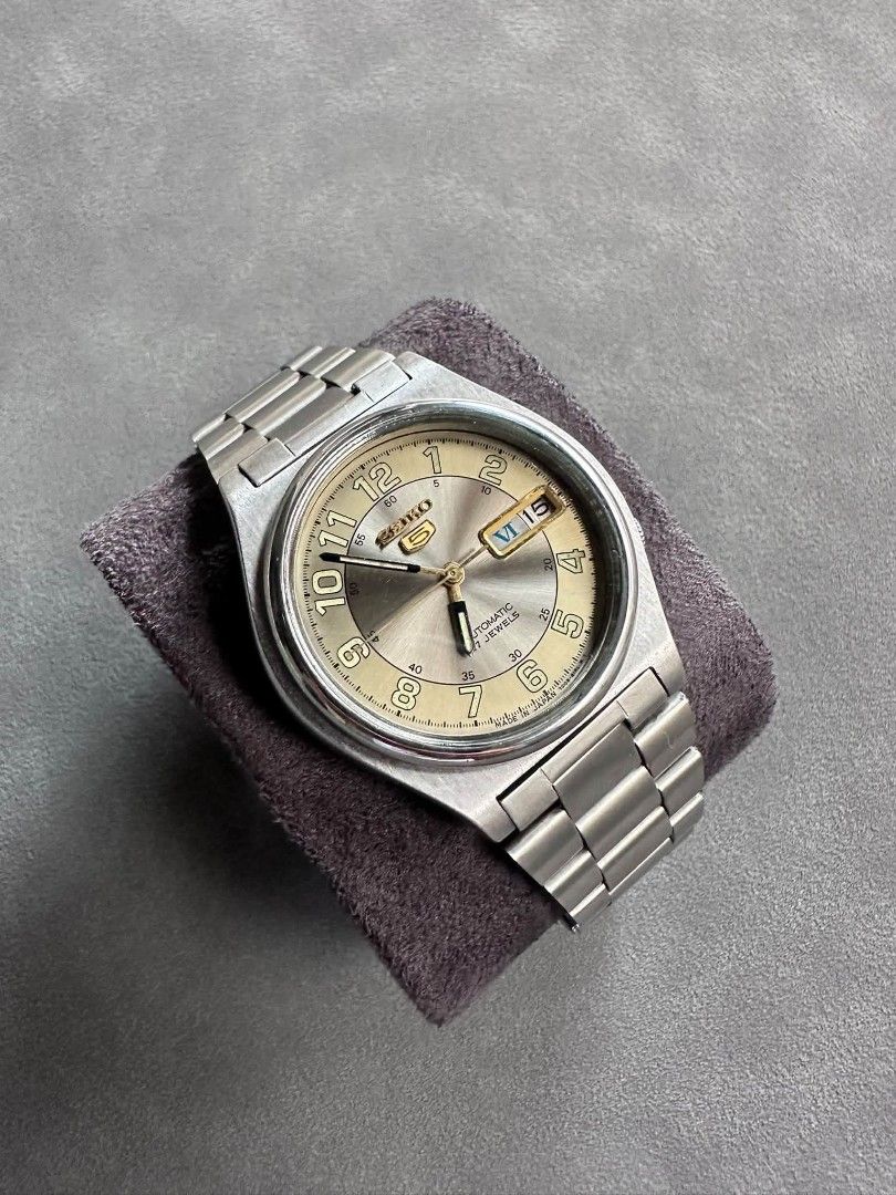 Vintage Seiko 5 Military (Category: Men's Watches) located in Manila. Submitted by todssygoldie (Listing ID 1470454910, Image 3). Description: Vintage Seiko 5 Military -9/10 condition (Pre-owned) -Movement 7009 Automatic -Case size 37-38mm -Clean Glass and dial -New service and buff -Good runing condition machine 🏷️Php 4,800 Negotiable Inclusion: ✔️Seiko replacement box ✔️Exclusive EA Watches Eco Bag ✔️Exclusive EA Watches physical warranty card