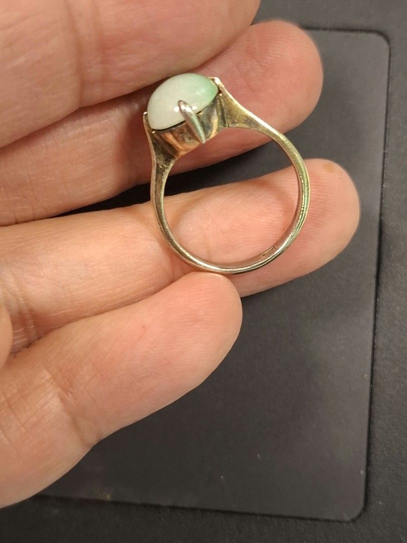 Vintage Silver Ring with Gemstone (Category: Rings) located in Taguig. Submitted by chaicms1030 (Listing ID 1470364685, Image 2). Description: Vintage Silver Ring with Gemstone Size 5.5 With very small marking Tested Silver.