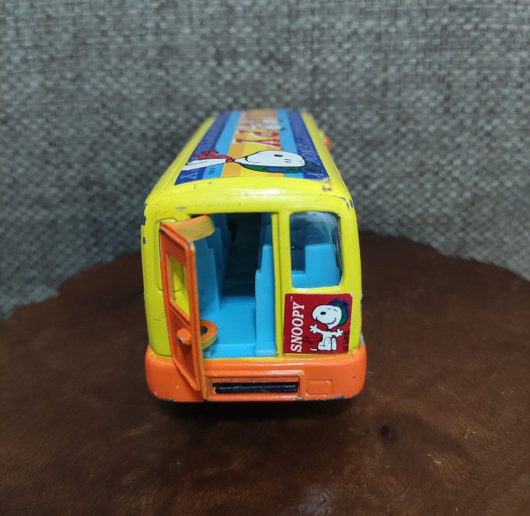 Vintage Snoopy Peanuts Character Diecast Toy Pull Back Bus / Minibus (Category: Vintage Collectibles) located in Cavite. Submitted by dextermanalo28 (Listing ID 1470516396, Image 2). Description: Vintage Snoopy Peanuts Character Diecast Toy Pull Back Bus / Minibus working👍👍.