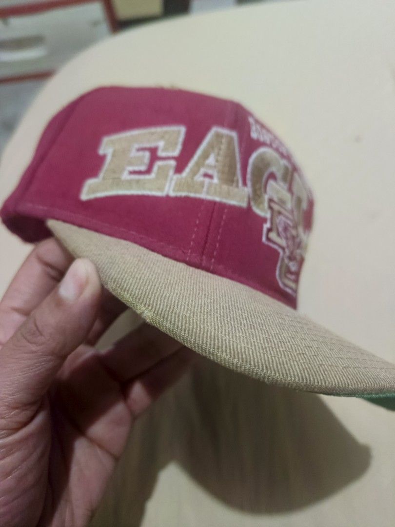 Vintage Starter Boston College Eagles Snapback Cap (Category: Caps & Hats) located in Jaen. Submitted by ratbunizer (Listing ID 1470394466, Image 2). Description: - Brand: Starter (official tags included) - Team: Boston College Eagles - Colorway: Red crown, tan brim, and green underbrim - Design: Large embroidered 'EAGLES' lettering and BC logo on the front - Closure: Adjustable snapback - Condition: Pre-owned with visible fraying and wear along 