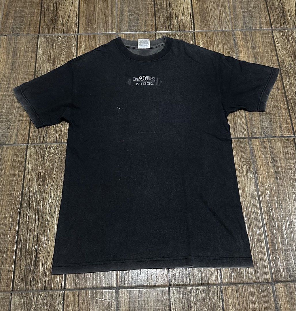 VINTAGE TEE (Category: Tshirts & Polo Shirts ) located in Manila. Submitted by urban-vintage_2 (Listing ID 1470530706, Image 2). Description: ISSUE: NONE (NEED WASH) MOP :GCASH (NO COD) SHIP VIA: LALAMOVE & J&T LOCATION: PASIG CITY LENGTH: 27 WIDTH :21 .