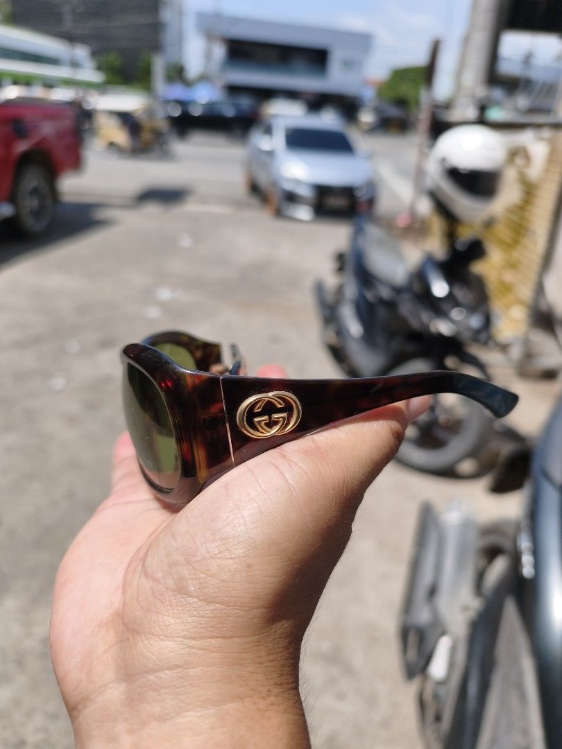 Vintage Y2k Gucci sunglasses (Category: Luxury Accessories) located in Digos. Submitted by emmanuel28 (Listing ID 1470379794, Image 2). Description: Y2K GG sunglasses Authentic Made in Italy Excellent condition No damage issues Location: Davao del sur Add sf.