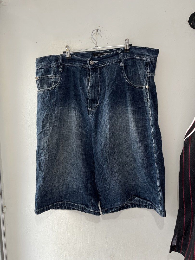 Vintage Y2k Southpole jorts (Category: Shorts) located in Santa Rosa. Submitted by jhongilber04420 (Listing ID 1470503189, Image 2). Description: Vintage Y2k Southpole jorts 40w 27L 13 ol Excellent condi Need wash Sign of usage Issue: zipper 1k .