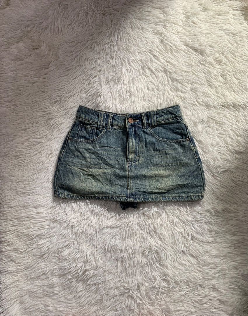 vintage-style blue denim mini skort (Category: Luxury Apparel) located in Iligan City. Submitted by emmalizz (Listing ID 1470377284, Image 1). Description: .