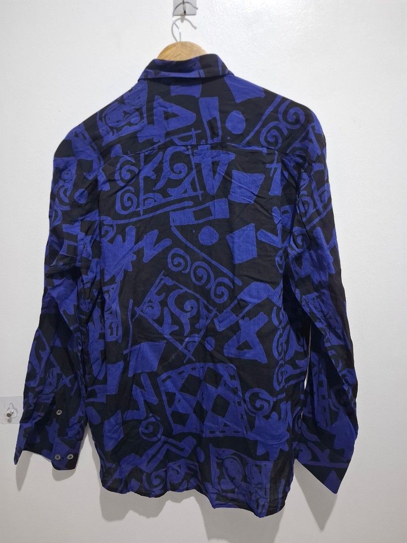 Vintsge givenchy shirt (Category: Formal Shirts) located in Tarlac. Submitted by christopher.24 (Listing ID 1470403074, Image 2). Description: excellent condition legit.