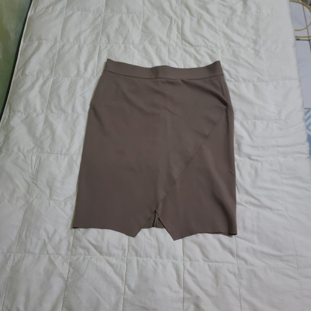 Vivienne Tam Envelope Hem Wrap Skirt (Category: Skirts) located in Manila. Submitted by faurbrey (Listing ID 1469740013, Image 1). Description: Dimension: 16 x 21.5 Tag Size: Large Condition: Excellent Issue / Flaw: (See Last Photo).