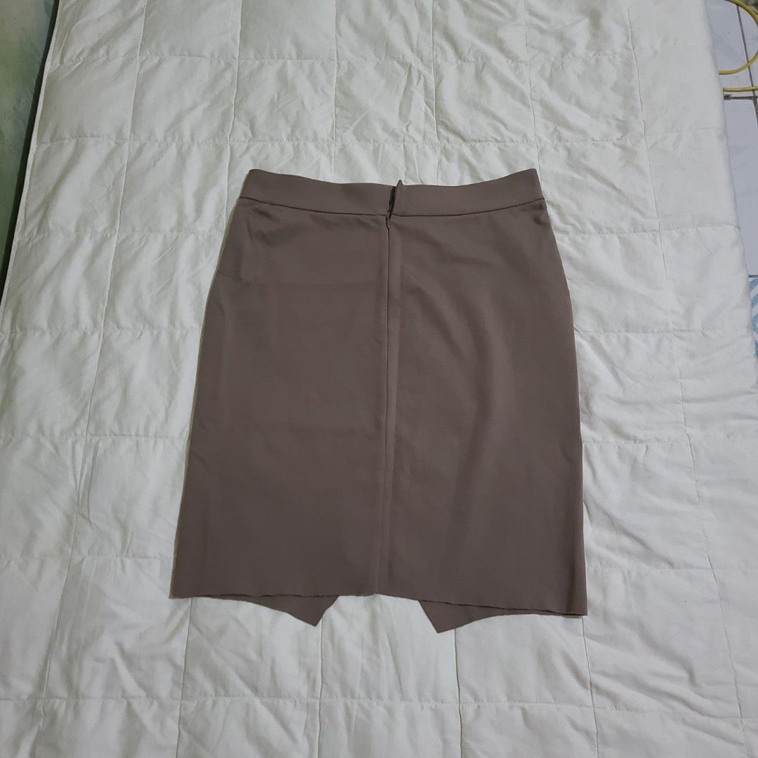 Vivienne Tam Envelope Hem Wrap Skirt (Category: Skirts) located in Manila. Submitted by faurbrey (Listing ID 1469740013, Image 3). Description: Dimension: 16 x 21.5 Tag Size: Large Condition: Excellent Issue / Flaw: (See Last Photo).