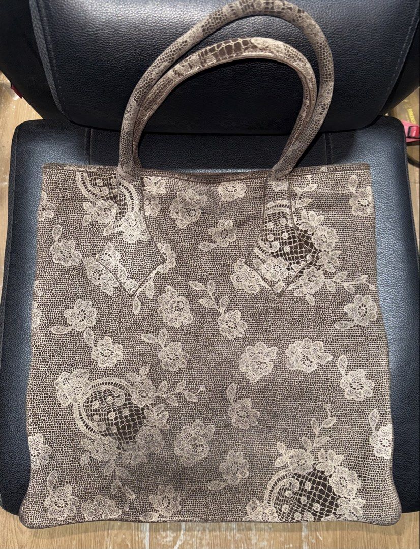 Vivienne Westwood (Category: Luxury Bags & Wallets) located in Manila. Submitted by jm_jm88 (Listing ID 1470443481, Image 2). Description: Negotiable.