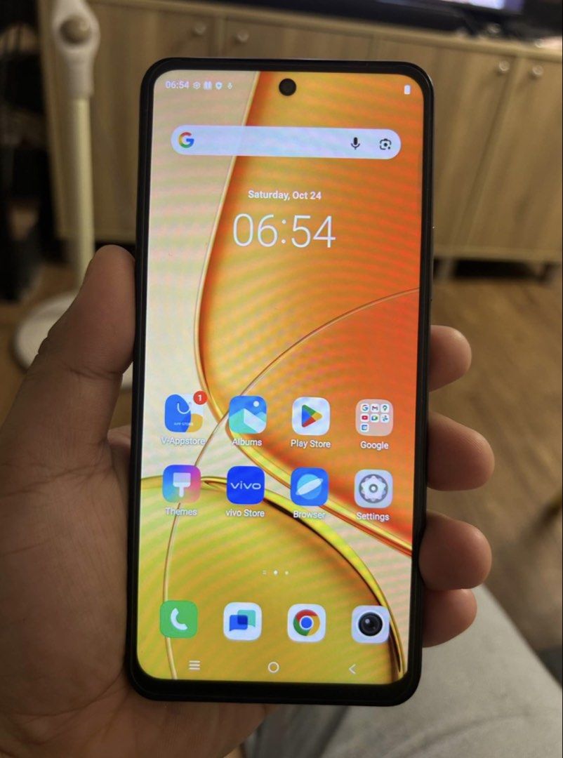 VIVO Y29 4G (Category: Vivo) located in General Trias. Submitted by zaragbuya (Listing ID 1470376930, Image 2). Description: Inclusions: Unit Box 44 watts Charger and Cable 1 Case Super Minimal dents since main phone. RFS: May new phone na. Specs: Display: 6.68-inch HD+ IPS LCD, 120Hz refresh rate Processor: Qualcomm Snapdragon 685 Storage & RAM: 8GB RAM + 128GB or 256GB internal storage Battery: 6,500mAh Charging: 44W FlashCharge wired charging 