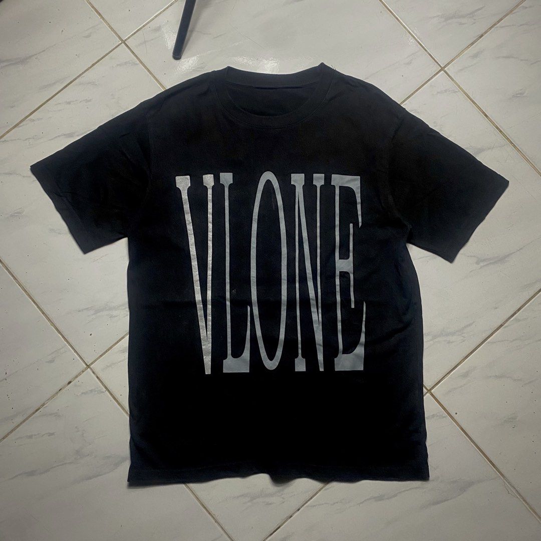 Vlone Black Graphic T-Shirt (Category: Tshirts & Polo Shirts ) located in Camiling. Submitted by camthrift_2024 (Listing ID 1470368671, Image 2). Description: VLONE REFLECTORIZED M-semi L 20x28 COLOR RATE: 9/10 ISSUE:crackprint ₱250 PEDE VC SA JNT SHIP NOW OPEN FOR TERMS UNLI VOUCH GCASH JNT CAMILING, TARLAC📌 - Authentic Black Vlone T-Shirt (Size Large) - 100% premium cotton build made in USA - Bold vertical Vlone text graphic on the front chest