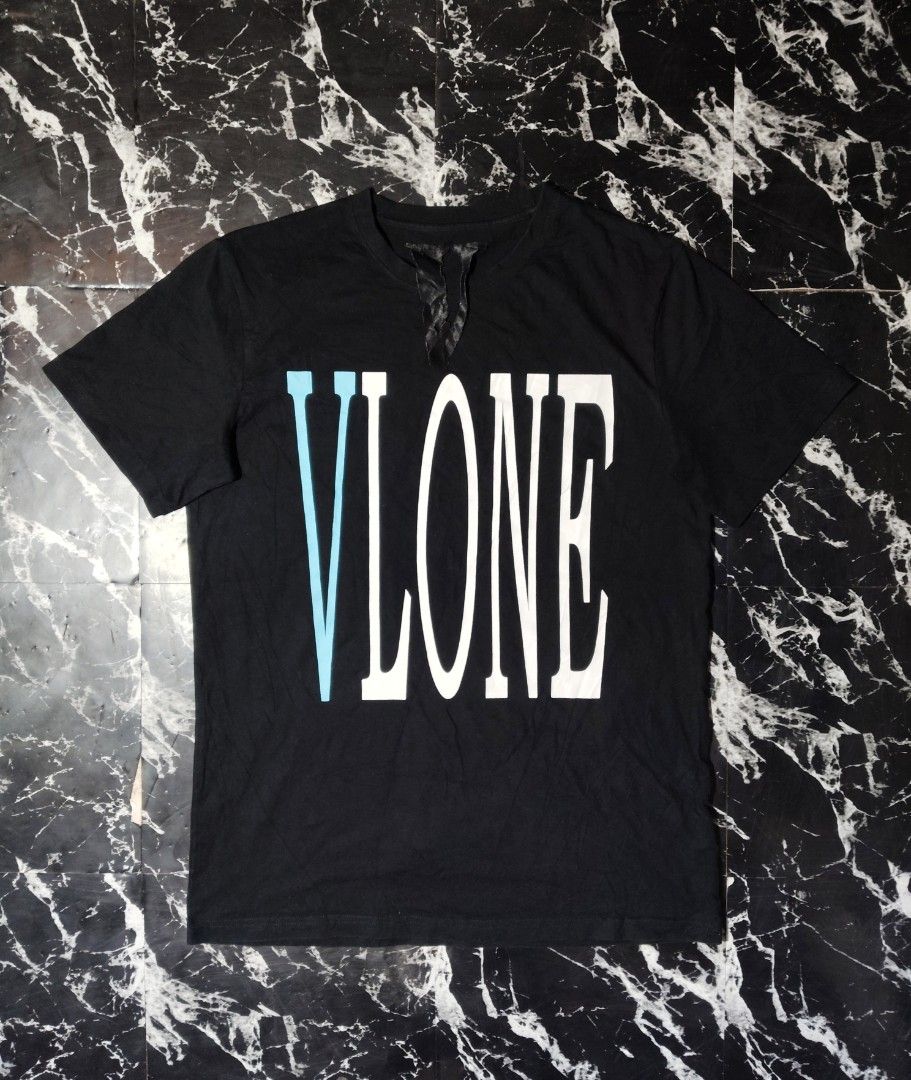 VLONE SHIRT (Category: Tshirts & Polo Shirts ) located in Hinigaran. Submitted by formalwear.ph (Listing ID 1470409692, Image 1). Description: WTS 📌📌📌 •(VLONE SHIRT)• •Good as new Condition •Size- large •Dimes- 21 by 29 •Cr -10/10 •Flaws- NONE •Color may vary due to lightings •Very Presentable to weaR PHP 📥+ sf Affordable ✅ NOTE : If interested kindly message me directly bcause my account is underlimit for sending message request and also som