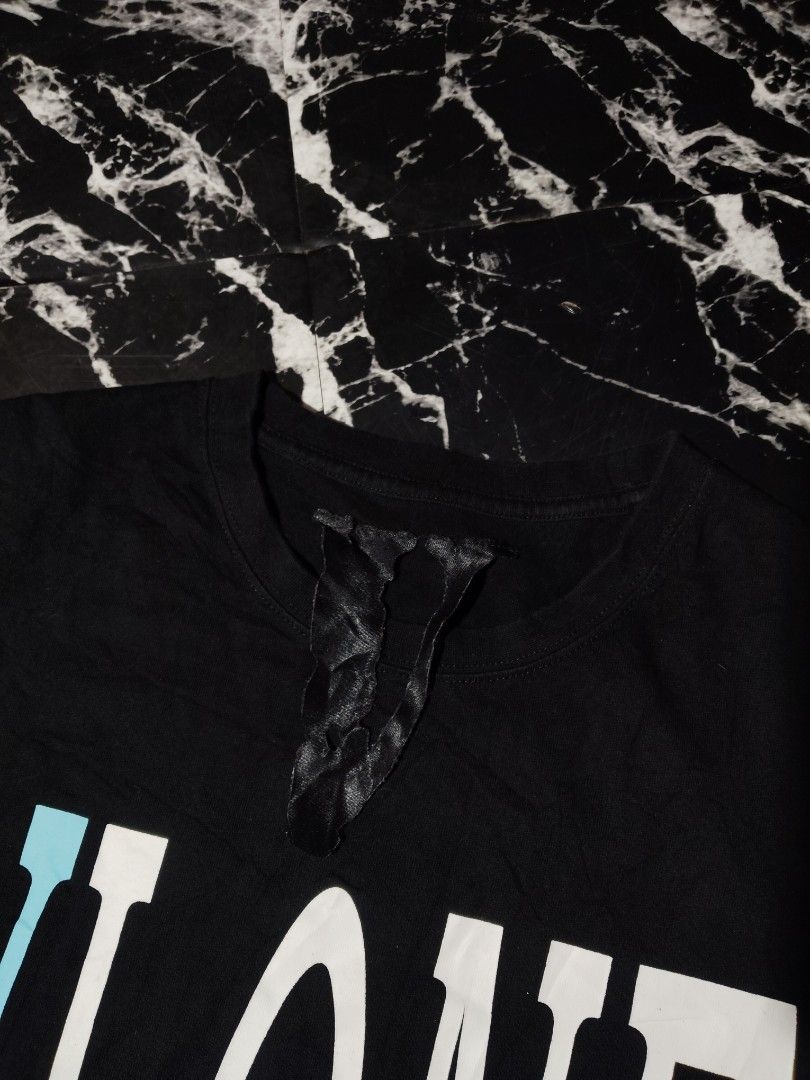 VLONE SHIRT (Category: Tshirts & Polo Shirts ) located in Hinigaran. Submitted by formalwear.ph (Listing ID 1470409692, Image 3). Description: WTS 📌📌📌 •(VLONE SHIRT)• •Good as new Condition •Size- large •Dimes- 21 by 29 •Cr -10/10 •Flaws- NONE •Color may vary due to lightings •Very Presentable to weaR PHP 📥+ sf Affordable ✅ NOTE : If interested kindly message me directly bcause my account is underlimit for sending message request and also som