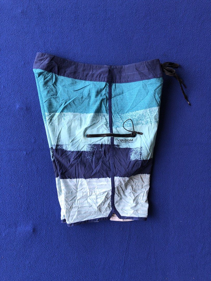 Volcom Packable (Category: Swim Trunks & Board Shorts) located in Sipalay. Submitted by lptulak (Listing ID 1470506486, Image 3). Description: W-31-32 L-18 Excellent condition Need wash.