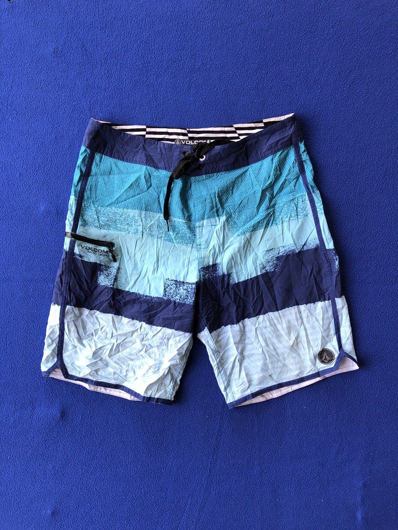 Volcom Packable (Category: Swim Trunks & Board Shorts) located in Sipalay. Submitted by lptulak (Listing ID 1470506486, Image 2). Description: W-31-32 L-18 Excellent condition Need wash.