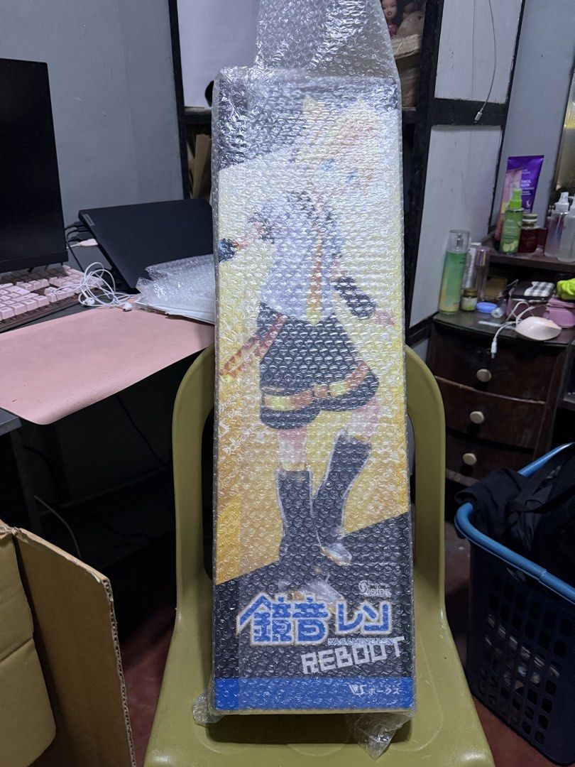 Volks Kagamine Len Reboot Doll (Category: Figurines & Statues) located in Marikina City. Submitted by misuko_souma27 (Listing ID 1470548468, Image 1). Description: - Item: Volks Kagamine Len Reboot Doll Set - Condition: Brand new, unopened box, wrapped in bubble wrap - Inclusions: Blank doll body, complete outfit set in plastic packaging, wig, shoes, and original yellow box - Perfect for: Vocaloid fans, collectors, and customizers - Price: Negoti