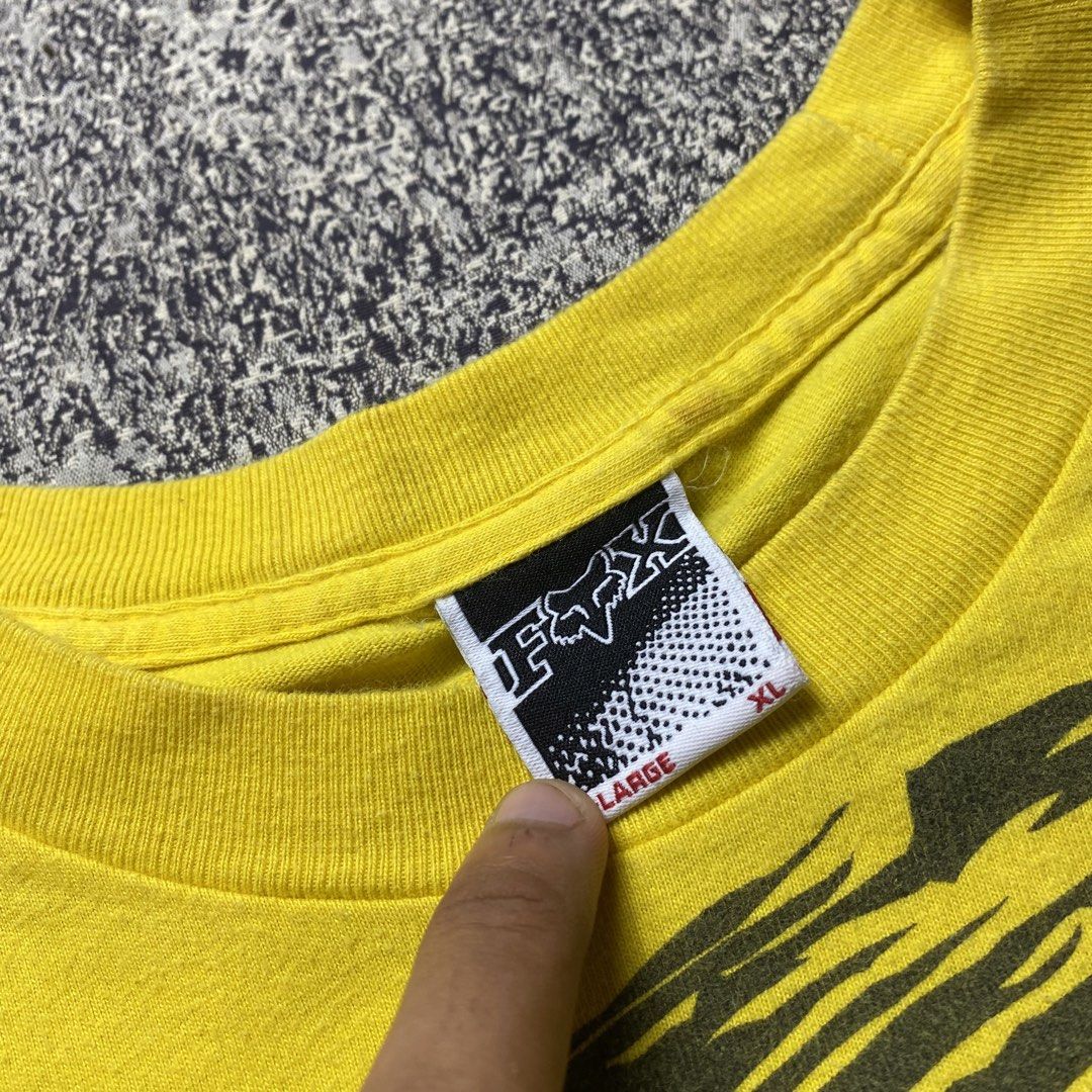 Vtg Fox grunge tees (Category: Formal Shirts) located in Quezon City. Submitted by semantaryrave (Listing ID 1470449717, Image 2). Description: Vtg Fox grunge tees Size XL Good condition Width- 24 Length- 30 Dm purchase.