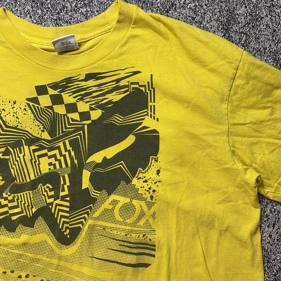 Vtg Fox grunge tees (Category: Formal Shirts) located in Quezon City. Submitted by semantaryrave (Listing ID 1470449717, Image 3). Description: Vtg Fox grunge tees Size XL Good condition Width- 24 Length- 30 Dm purchase.
