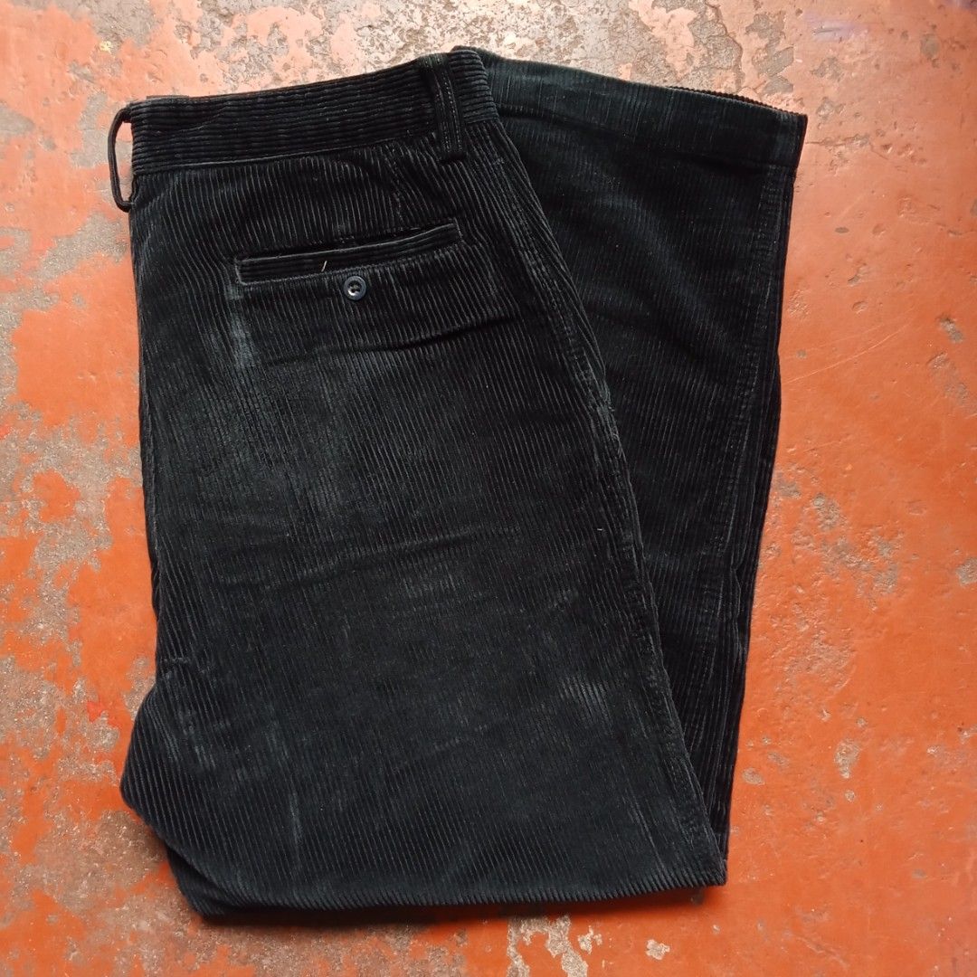 VTG GAP CORDUROY (Category: Jeans) located in Manila. Submitted by push.cook (Listing ID 1470478974, Image 1). Description: VINTAGE GAP CORDUROY PANTS NO ISSUE BNEW CONDI L:40 W:34/36 HEM:9.5 THIGH:14 ₱800.