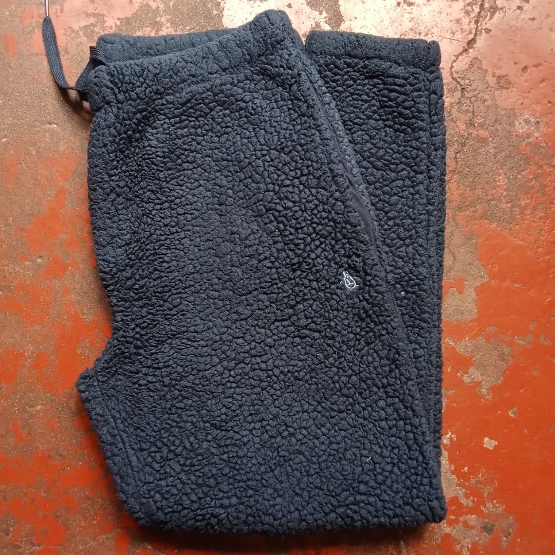VTG PENGUIN PANTS (Category: Joggers) located in Manila. Submitted by push.cook (Listing ID 1470500995, Image 1). Description: NO ISSUE GOOD CONDI L:39 W:34 THIGH:13 HEM:5.