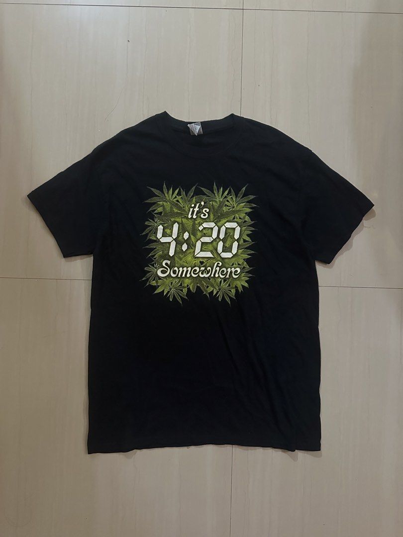 Weed Shirt (Category: Activewear) located in Alitagtag. Submitted by bhthrift_30 (Listing ID 1470369070, Image 1). Description: Weed shirt Medium 750+sf Excellent condition Dm📩.