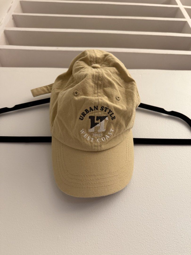 West Coast Cap (Category: Hats & Beanies) located in Manila. Submitted by closetclearout.mnl (Listing ID 1470409124, Image 3). Description: never worn .