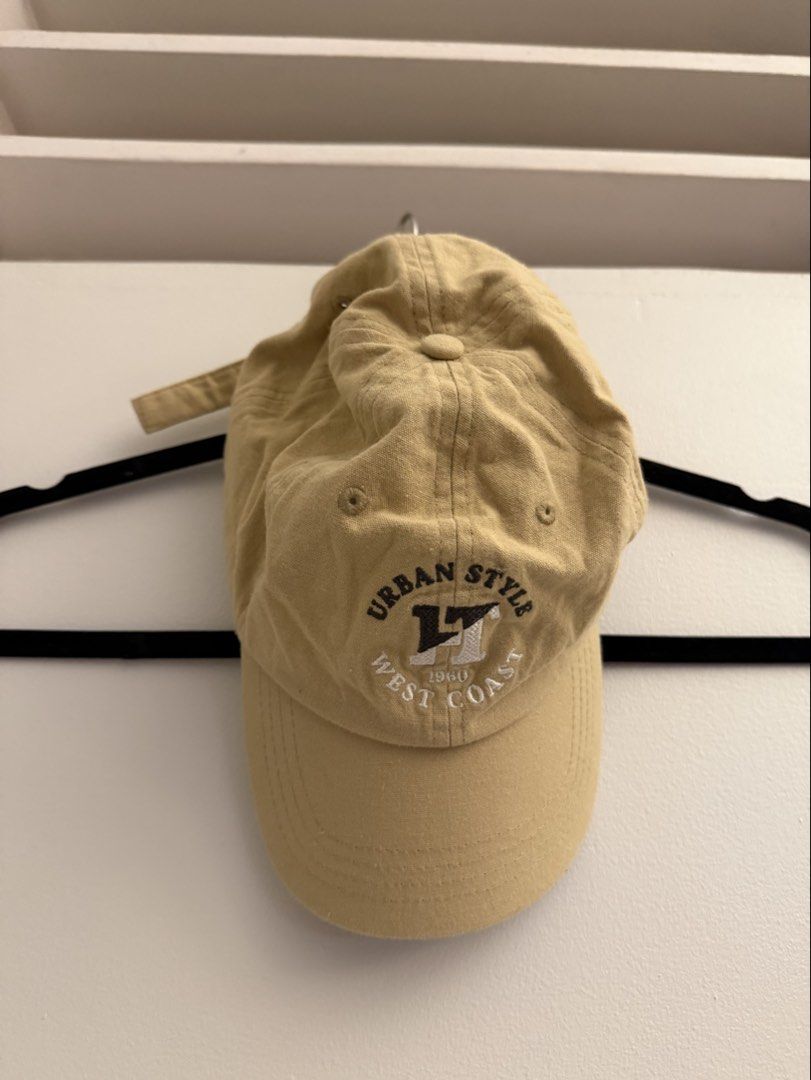 West Coast Cap (Category: Hats & Beanies) located in Manila. Submitted by closetclearout.mnl (Listing ID 1470409124, Image 1). Description: never worn .