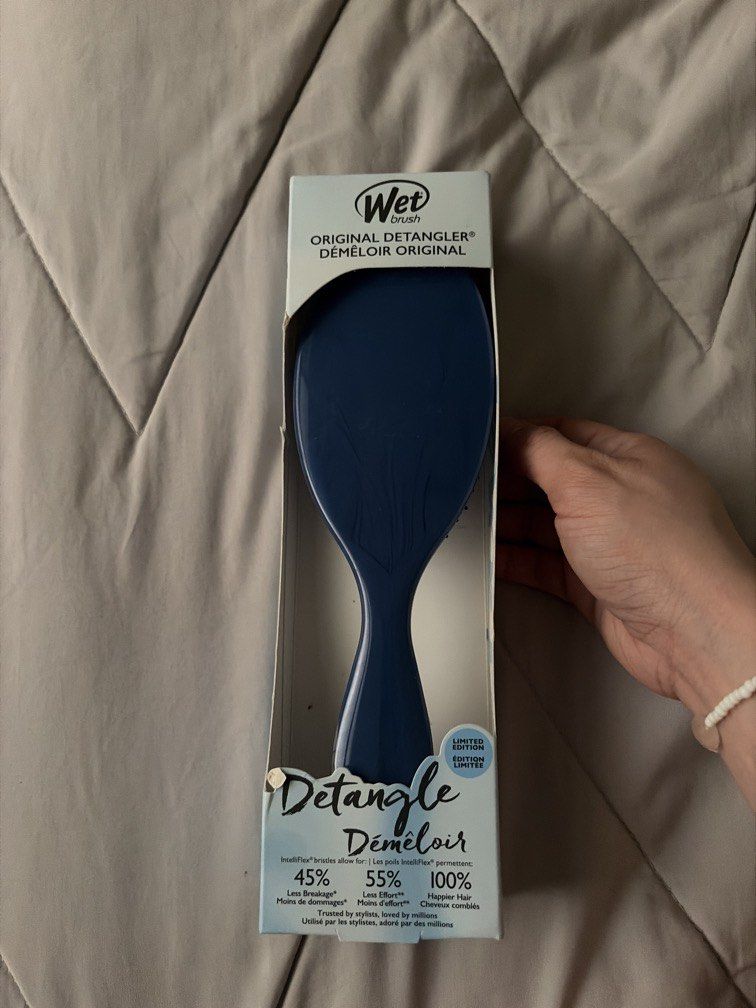 Wet Brush Detangler (Category: Hair) located in Manila. Submitted by helpherdeclutter (Listing ID 1470383741, Image 1). Description: .