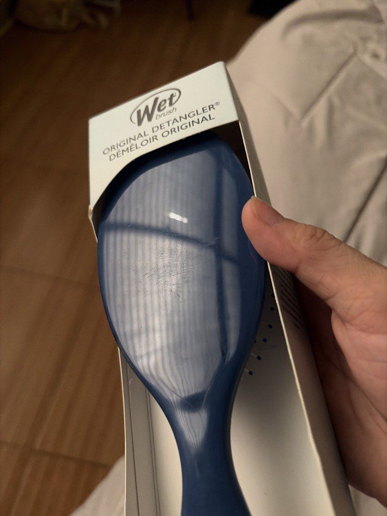 Wet Brush Detangler (Category: Hair) located in Manila. Submitted by helpherdeclutter (Listing ID 1470383741, Image 3). Description: .