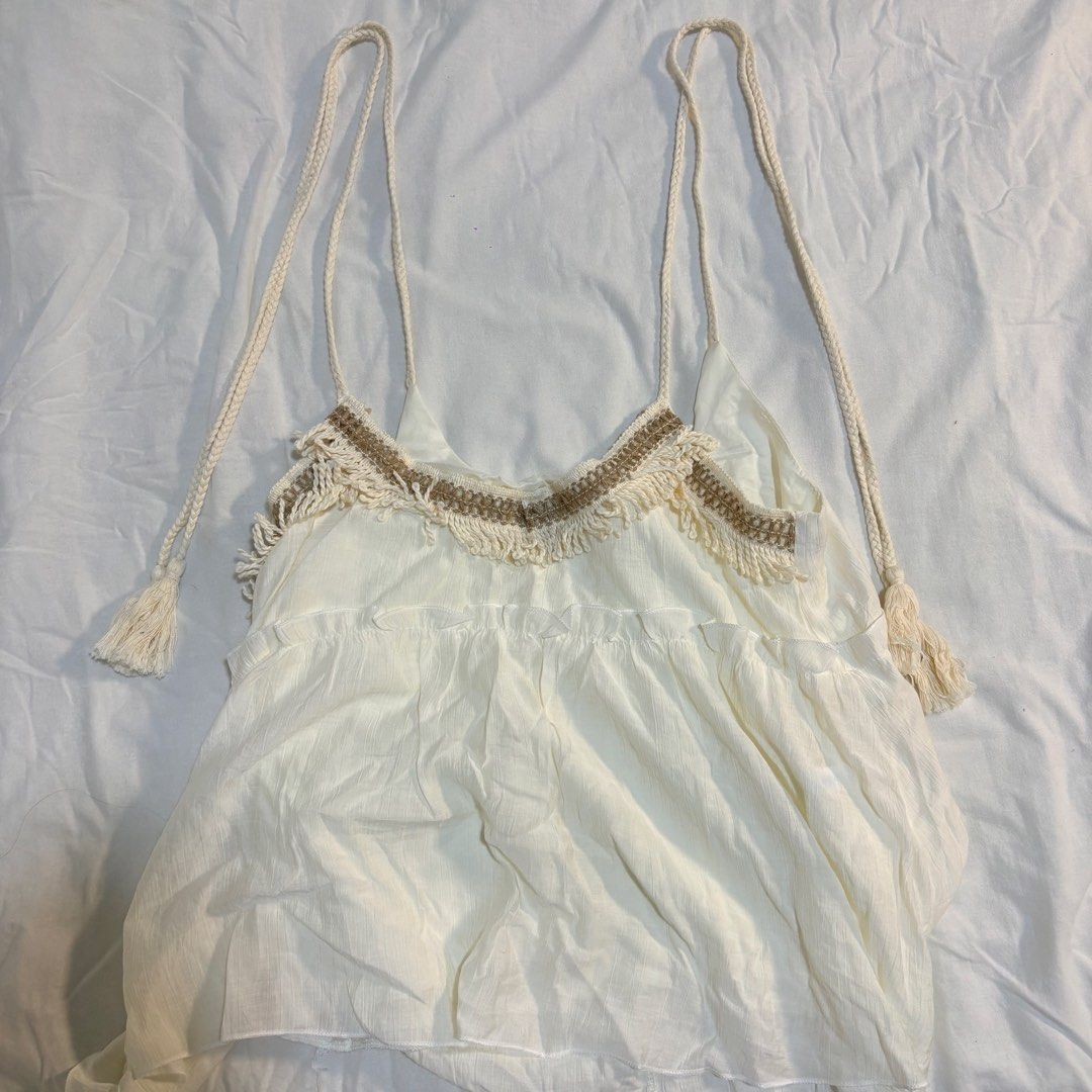 White Boho Fringe Cami Top With Braided Straps (Category: Sleeveless) located in Manila. Submitted by yiiio3o (Listing ID 1470508494, Image 2). Description: Size: L (no exact measurements since it was bought in china) RFS: too small 📍Binondo.