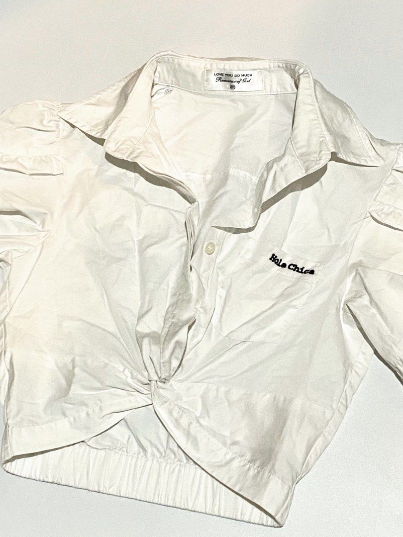 White collared button-up blouse (Category: Others Tops) located in Trece Martires City. Submitted by serenique_wear (Listing ID 1470428479, Image 2). Description: ⋆˚꩜｡⋆ xs-semi m | romance of girl ⋆˚꩜｡⋆ it can be used as bolero ⋆˚꩜｡⋆ mine — ₱99.