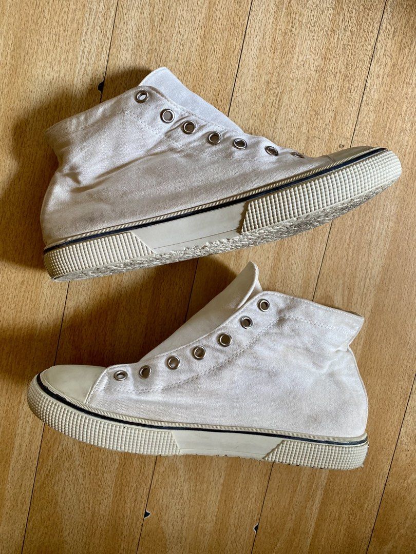 White Cream Canvas Sneakers 24cm (Category: Sneakers) located in Baguio. Submitted by vintagefox (Listing ID 1470374065, Image 3). Description: - Style: White canvas high-top sneakers with black interlocking CC logo patches - Details: Rubber toe caps, textured midsoles, silver metal eyelets (no laces included) - Branding: Printed on insoles and heel patches - Condition: Signs of wear on soles and fabric, needs washing.