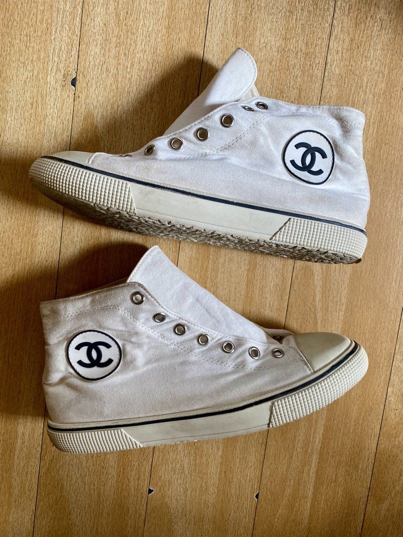 White Cream Canvas Sneakers 24cm (Category: Sneakers) located in Baguio. Submitted by vintagefox (Listing ID 1470374065, Image 2). Description: - Style: White canvas high-top sneakers with black interlocking CC logo patches - Details: Rubber toe caps, textured midsoles, silver metal eyelets (no laces included) - Branding: Printed on insoles and heel patches - Condition: Signs of wear on soles and fabric, needs washing.