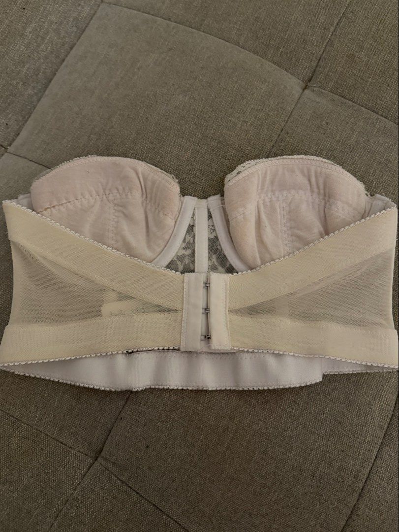 White Cropped Corset top (Category: Others Tops) located in Manila. Submitted by closetclearout.mnl (Listing ID 1470404700, Image 3). Description: Small white lace .