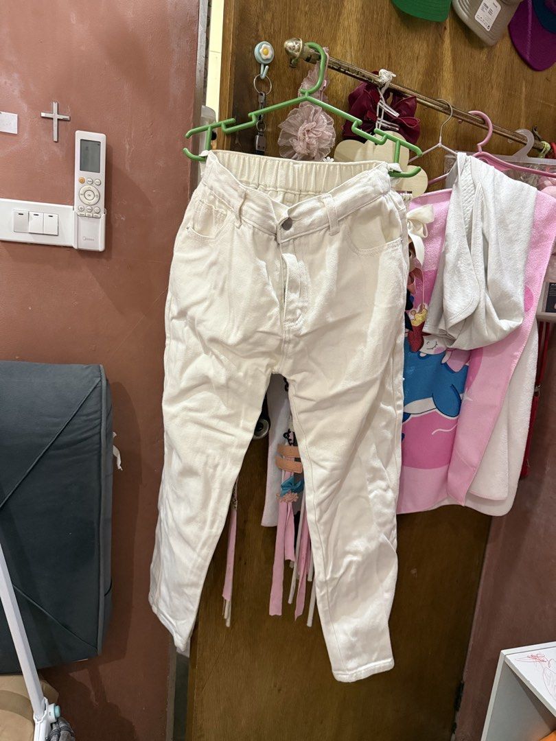 White denim (Category: Jeans) located in Imus. Submitted by mysticstar_f121de (Listing ID 1470443718, Image 1). Description: Size 28.
