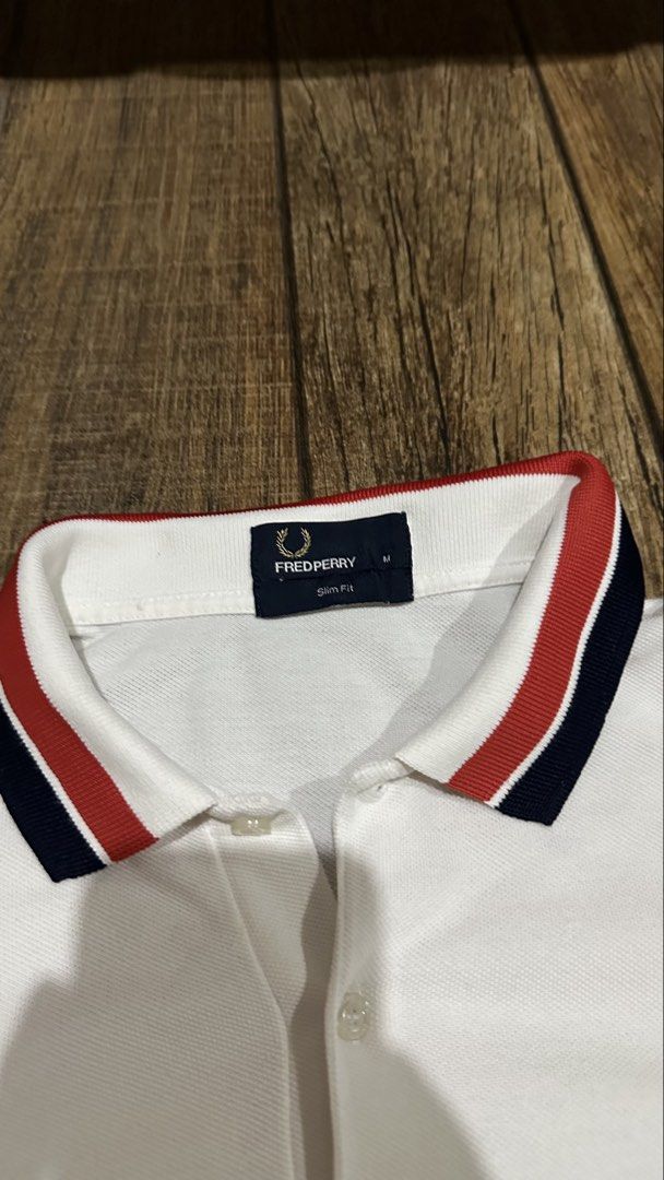 WHITE FRED PERRY (Category: Tshirts & Polo Shirts ) located in Manila. Submitted by urban-vintage_2 (Listing ID 1470399762, Image 2). Description: ISSUE: NONE ( NEED WASH ) MOP :GCASH ( NO COD ) SHIP VIA : LALAMOVE & J&T LOCATION : PASIG CITY LENGTH : 27 WIDTH : 19 .
