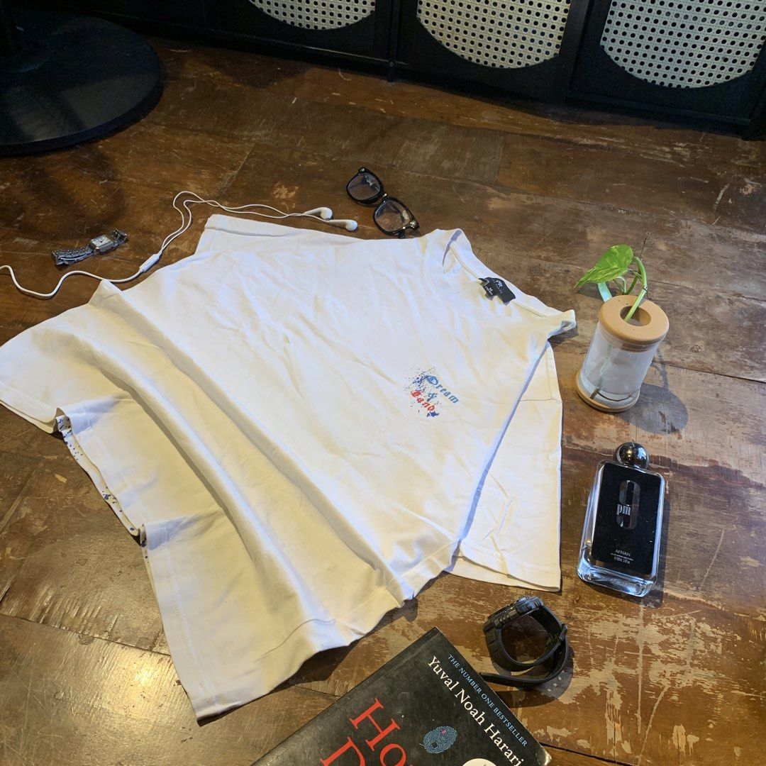 White Graphic Tee Size M (Category: Tshirts & Polo Shirts ) located in Manila. Submitted by shardz07 (Listing ID 1470445389, Image 2). Description: Fire Graphic Tee Design on the back Size: M Issue: slight stain shown on picture Looks better irl ❤️ I remember thrifting this and my friend showed it to me and I said it didn’t look good (I was jealous) so he put it back and then I bought it a few minutes after he lets it go then we had a fight that 