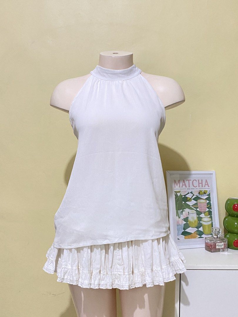 WHITE HALTER TOP (Category: Others Tops) located in Dasmarinas. Submitted by hannah.oakph (Listing ID 1470370277, Image 2). Description: small to medium.